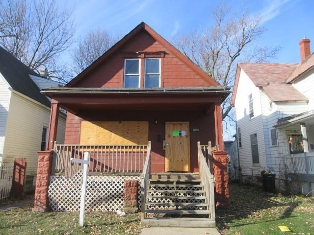 view of front of home featuring covered porch