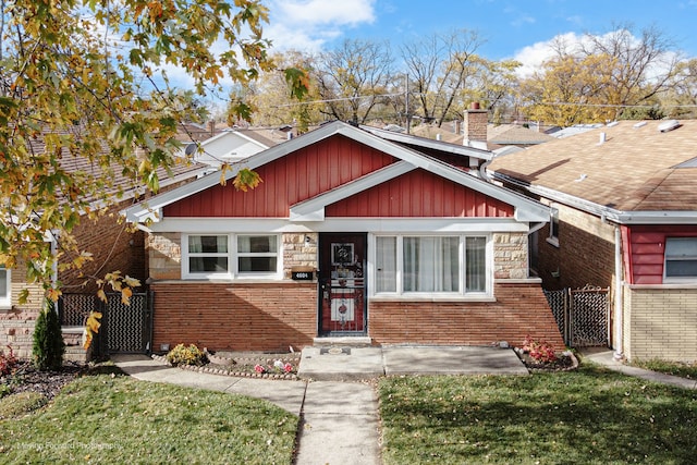 view of front facade with a front yard