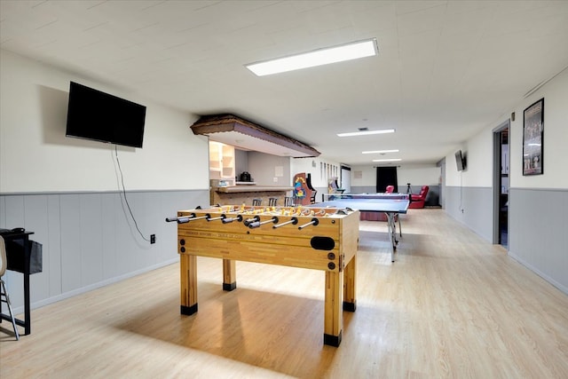 recreation room featuring light hardwood / wood-style floors and billiards