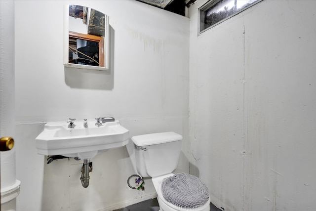 bathroom featuring toilet