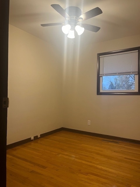 empty room featuring light hardwood / wood-style floors and ceiling fan