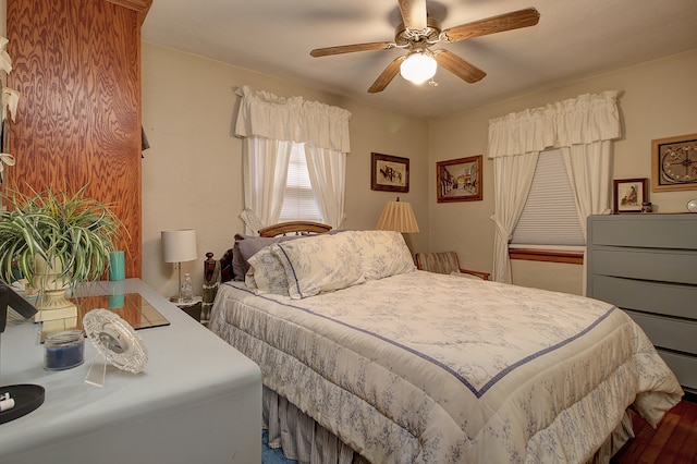 bedroom with ceiling fan