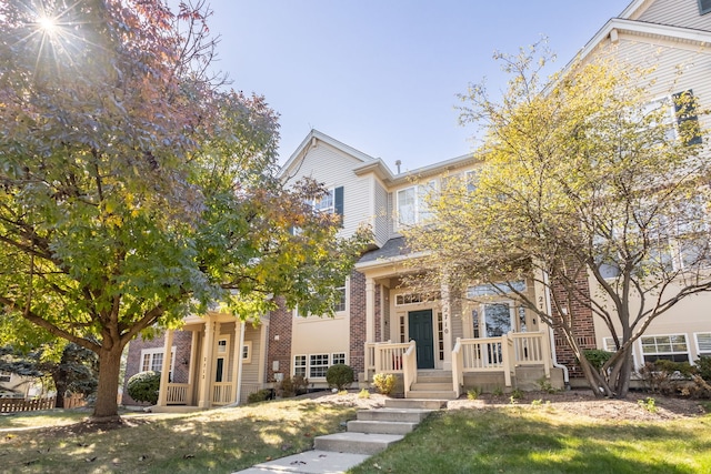 view of front of home featuring a front yard