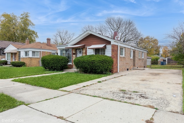 view of front of house with a front yard