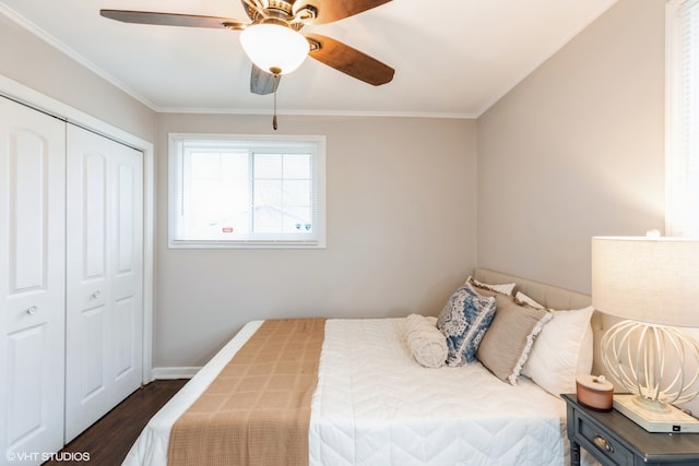 bedroom featuring ornamental molding, dark hardwood / wood-style flooring, ceiling fan, and a closet