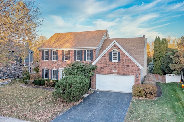 view of front of home featuring a front lawn and a garage