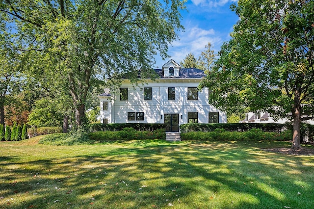 view of front of house featuring a front yard