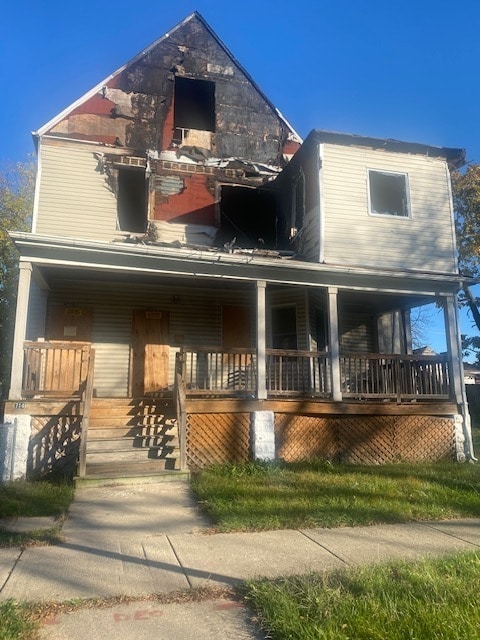 view of front of property featuring a porch