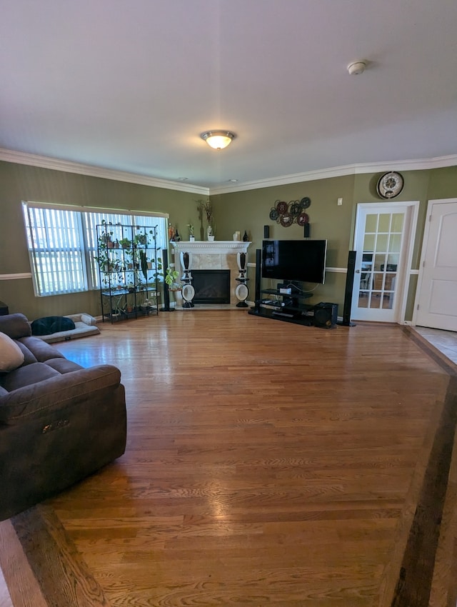 living room featuring hardwood / wood-style floors and ornamental molding