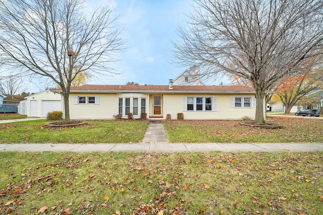 ranch-style home featuring a front lawn