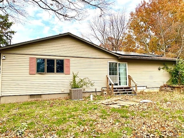 501 Grobe Rd, Sterling, IL 61081 - back of house featuring entry steps, central air condition unit, and crawl space
