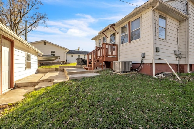 view of yard with central AC