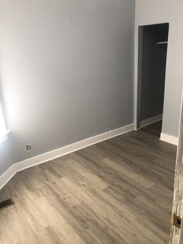 spare room featuring dark wood-type flooring