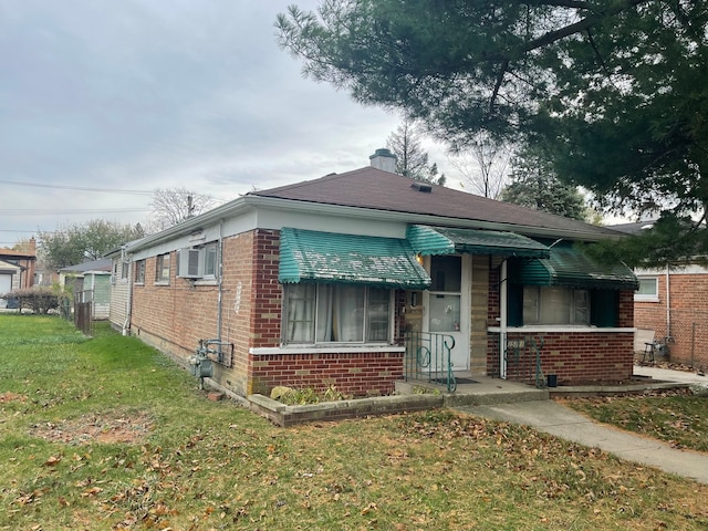 bungalow-style house featuring a front lawn