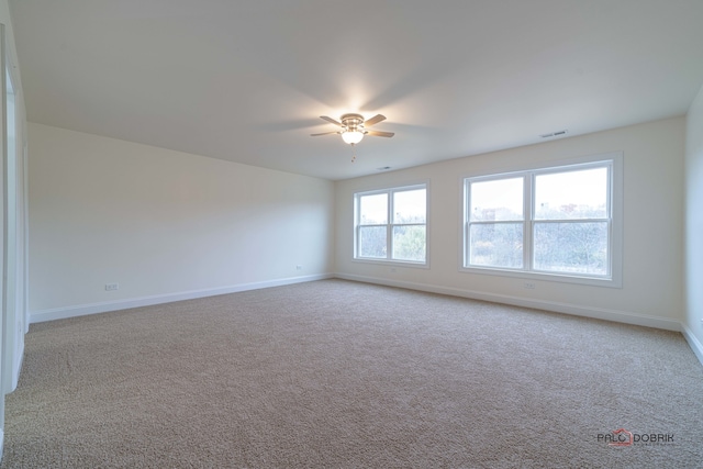 carpeted empty room featuring ceiling fan