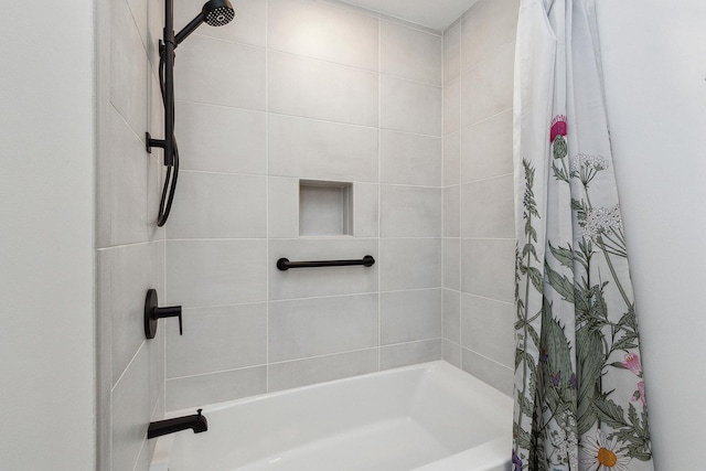 bathroom featuring shower / bath combo