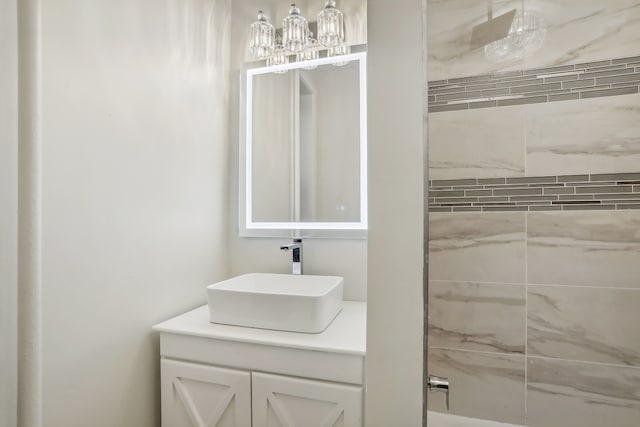 bathroom featuring vanity and tiled shower / bath