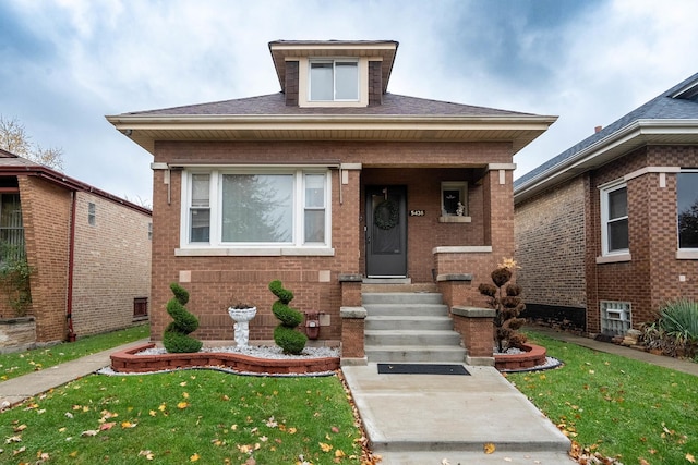 view of front of home featuring a front lawn