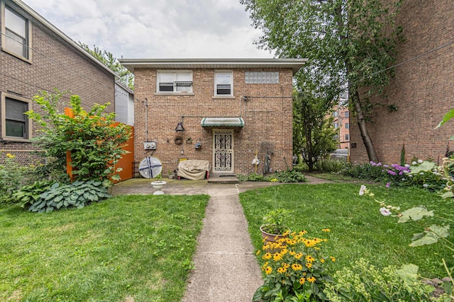 view of front of property with a front yard