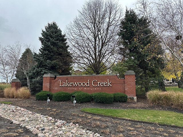 view of community / neighborhood sign