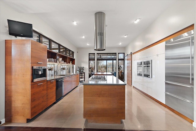 kitchen featuring sink, a kitchen island, and stainless steel appliances