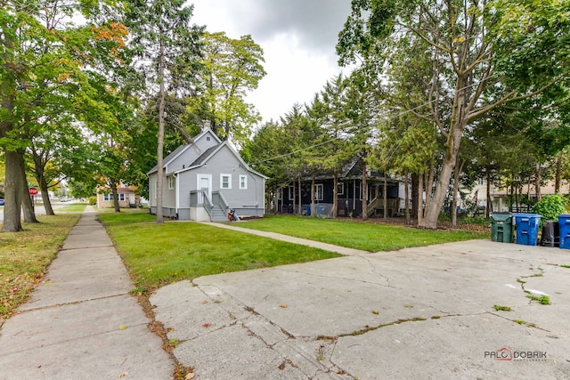 view of front of house with a front yard