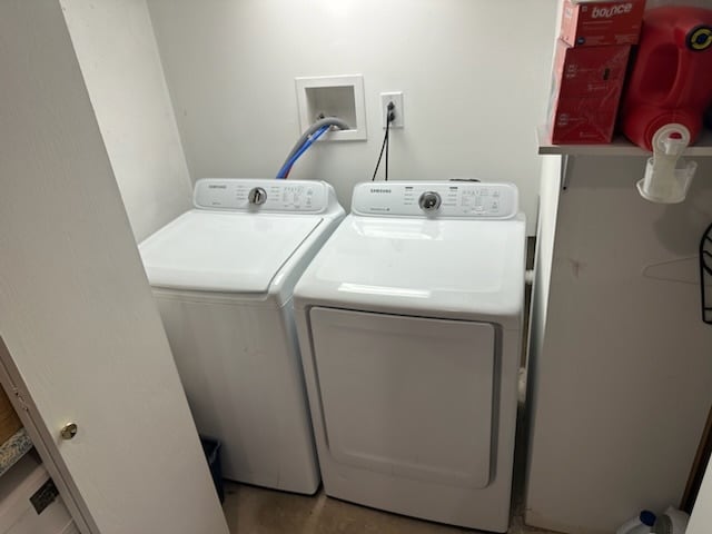 laundry room featuring independent washer and dryer