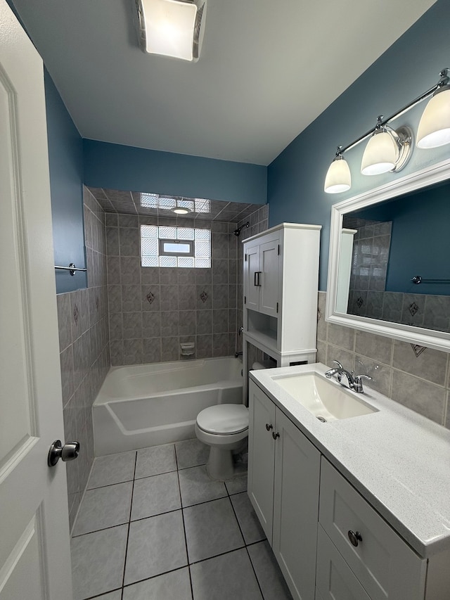 full bathroom featuring tiled shower / bath combo, tile patterned floors, backsplash, toilet, and vanity