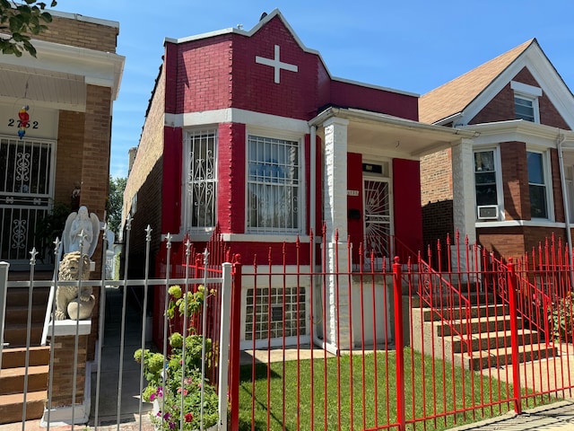 view of front facade featuring a front lawn and a porch