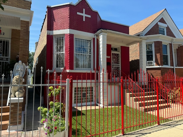 view of front of house with a front yard