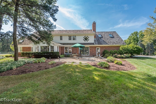 view of front of house featuring a patio area and a front yard