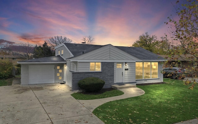 view of front facade with a garage and a yard