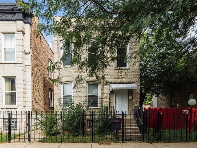 view of front of property