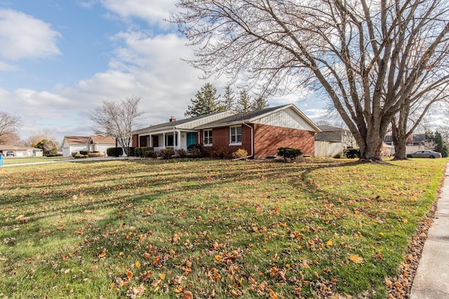 view of front of house featuring a front yard