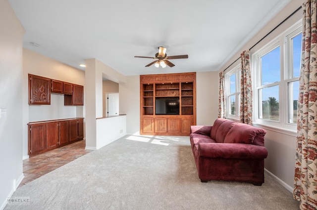 carpeted living room featuring ceiling fan