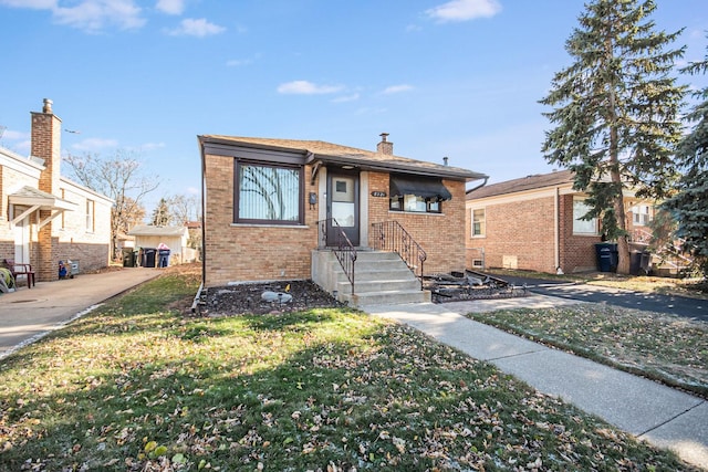 view of front of home featuring a front lawn