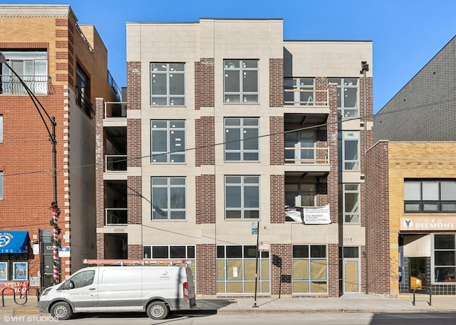 1218 W Belmont Ave Unit 2S, Chicago IL, 60657, 3 bedrooms, 2 baths condo for sale