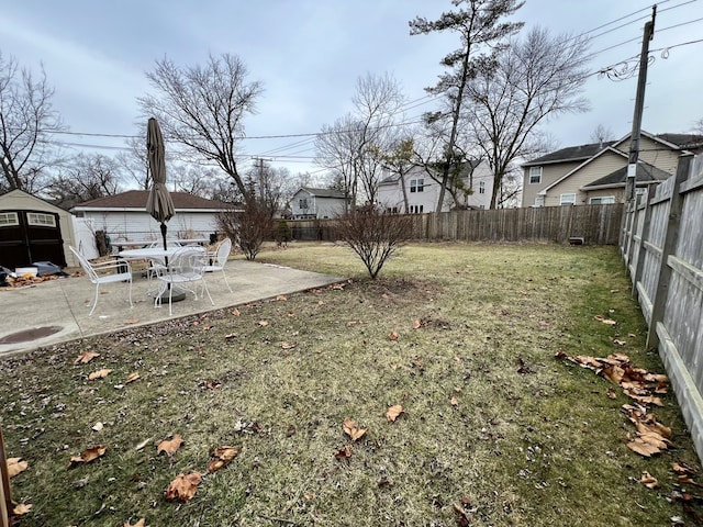 view of yard with a patio