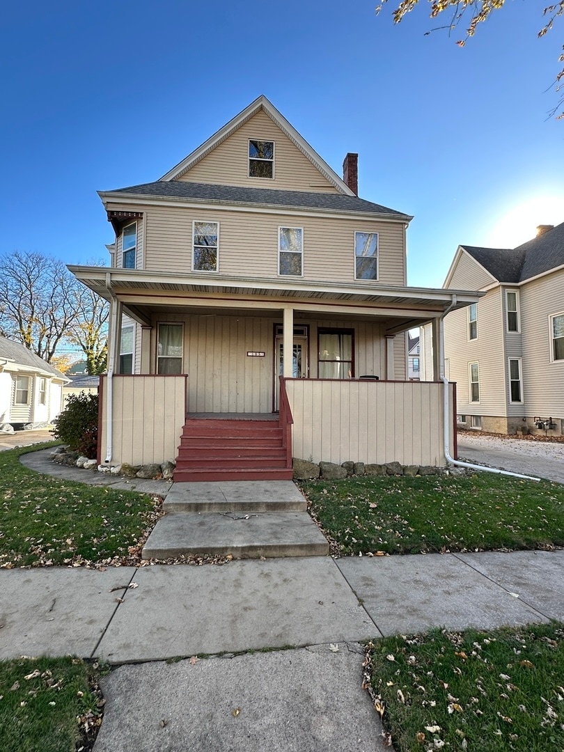 view of front of house featuring a porch