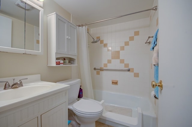 full bathroom featuring shower / bath combo with shower curtain, vanity, and toilet