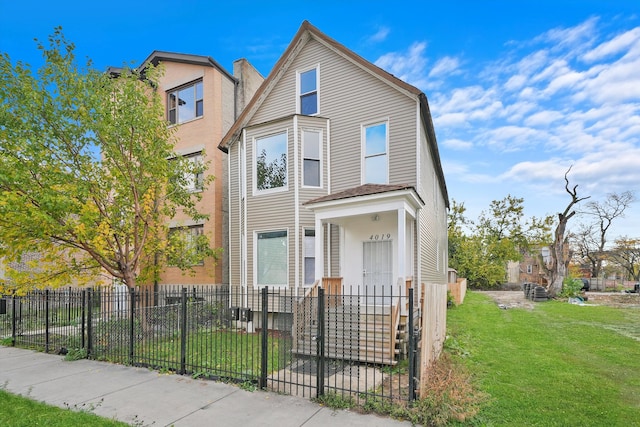 view of front of home featuring a front lawn