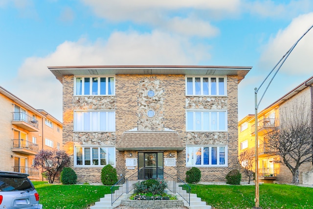 view of front of house featuring a front yard