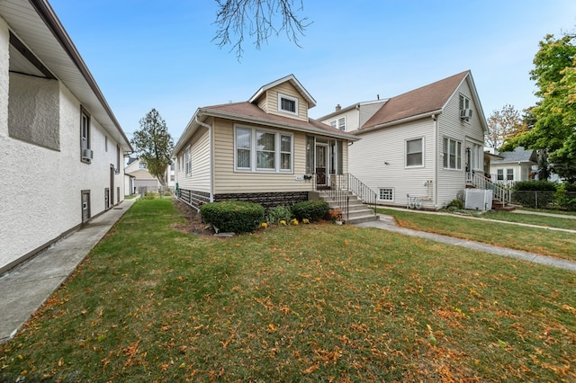 bungalow featuring a front lawn