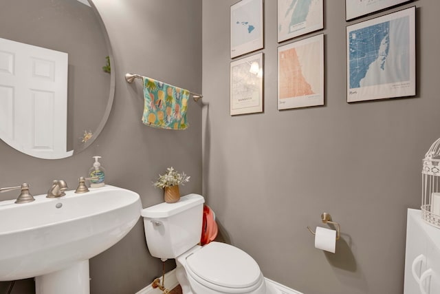 bathroom featuring toilet and sink