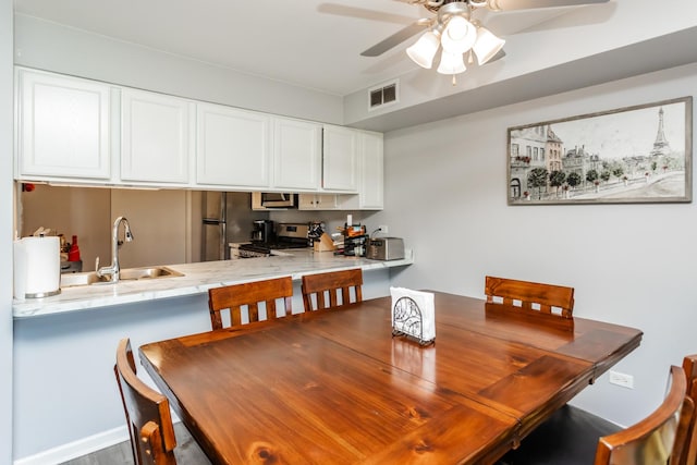 dining room with sink and ceiling fan