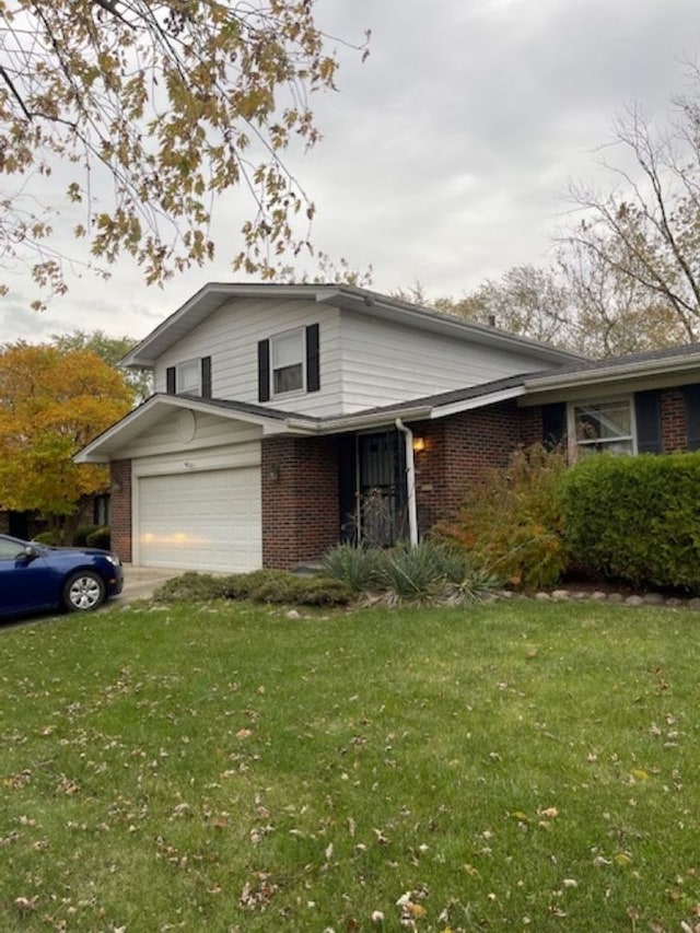 view of front of house featuring a garage and a front yard