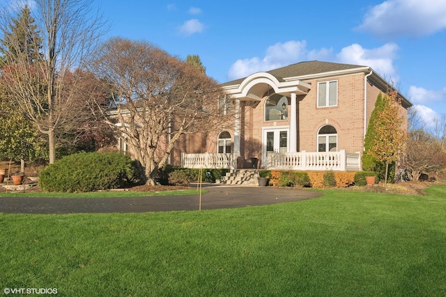 view of front of home with a front lawn