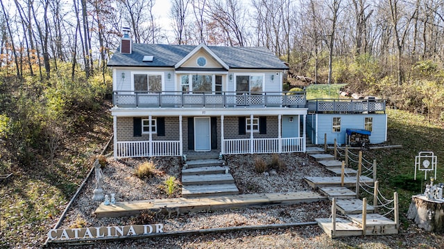 view of front of property featuring covered porch