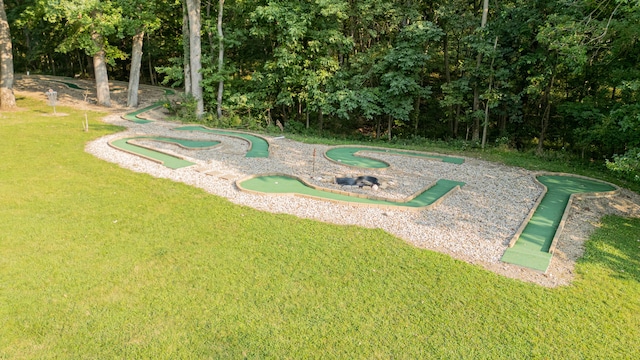 view of property's community featuring a lawn