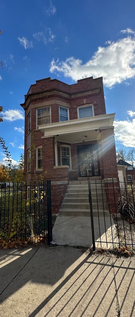 view of front of property with covered porch